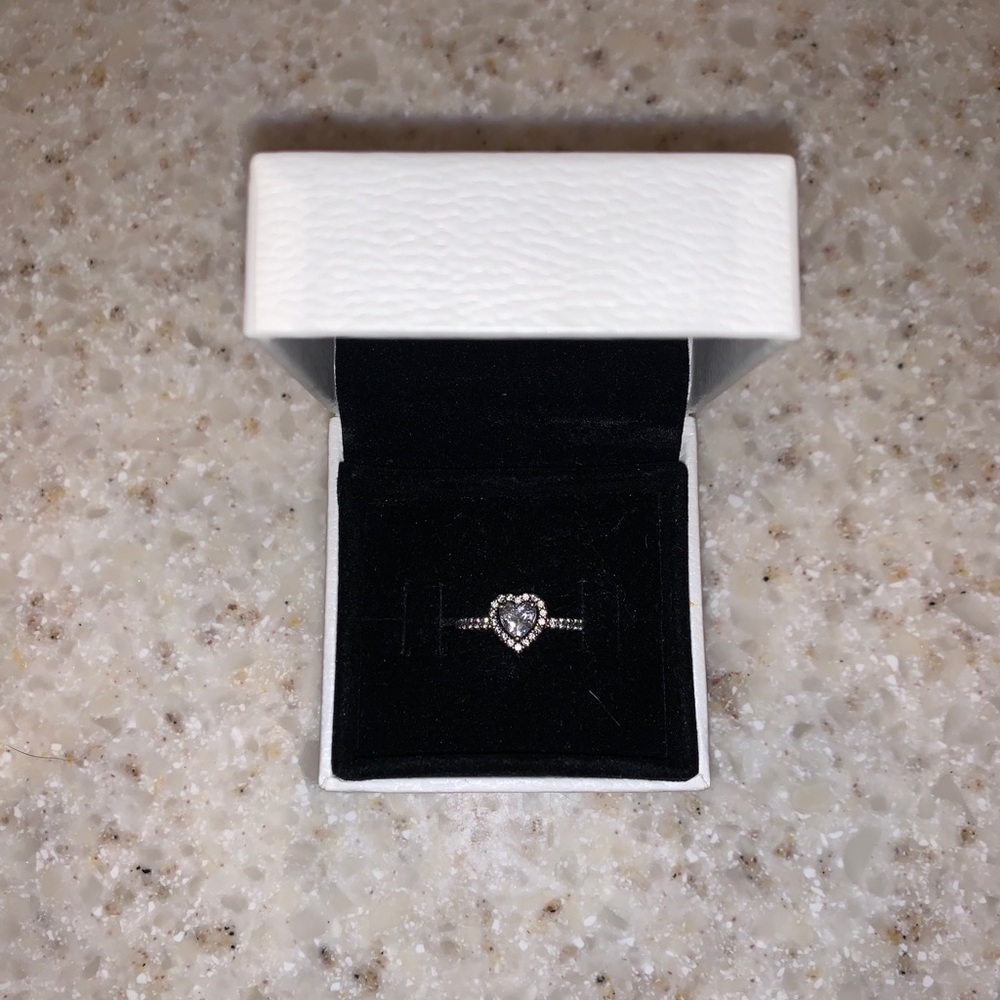 Pandora Elevated Heart ring